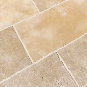 5 erreurs fréquentes dans l’entretien des dalles en pierre naturelle (et comment les éviter)