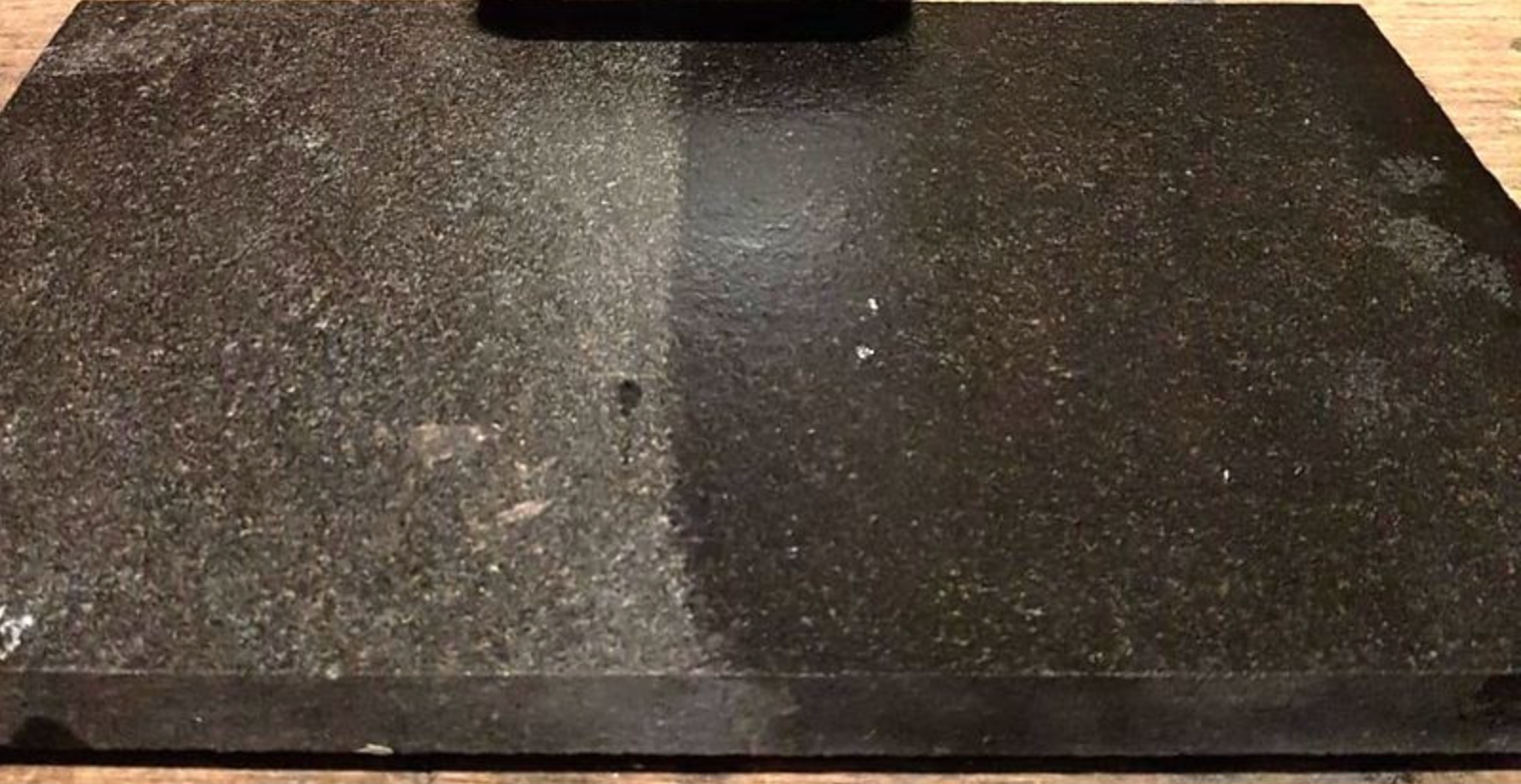 Wet Stone de ProtectStone – produit hydrofuge effet mouillé pour pierres naturelles, dallages et matériaux poreux. Idéal pour raviver et protéger en profondeur.
