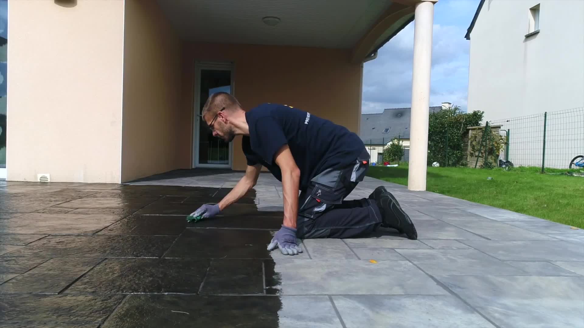 Wet Stone de ProtectStone – produit hydrofuge effet mouillé pour pierres naturelles, dallages et matériaux poreux. Idéal pour raviver et protéger en profondeur.